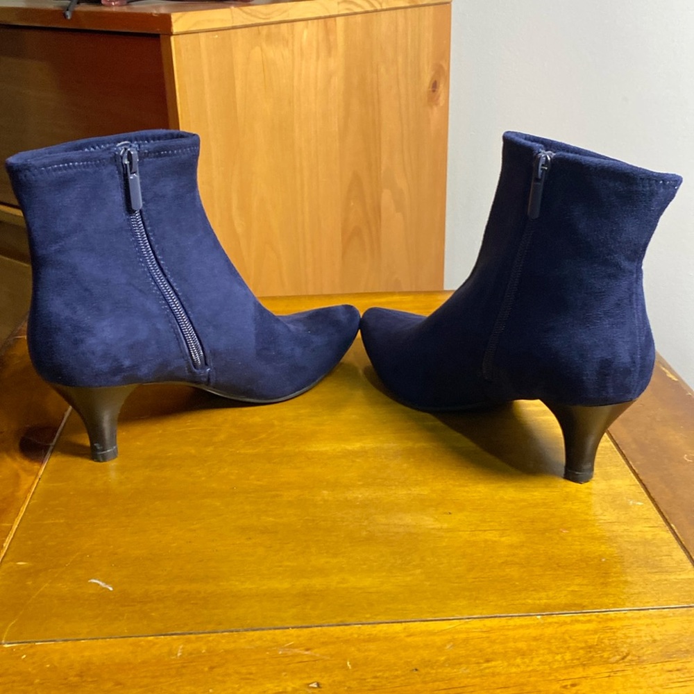 Impo Stretch heeled boots. Navy, women’s size 6.5